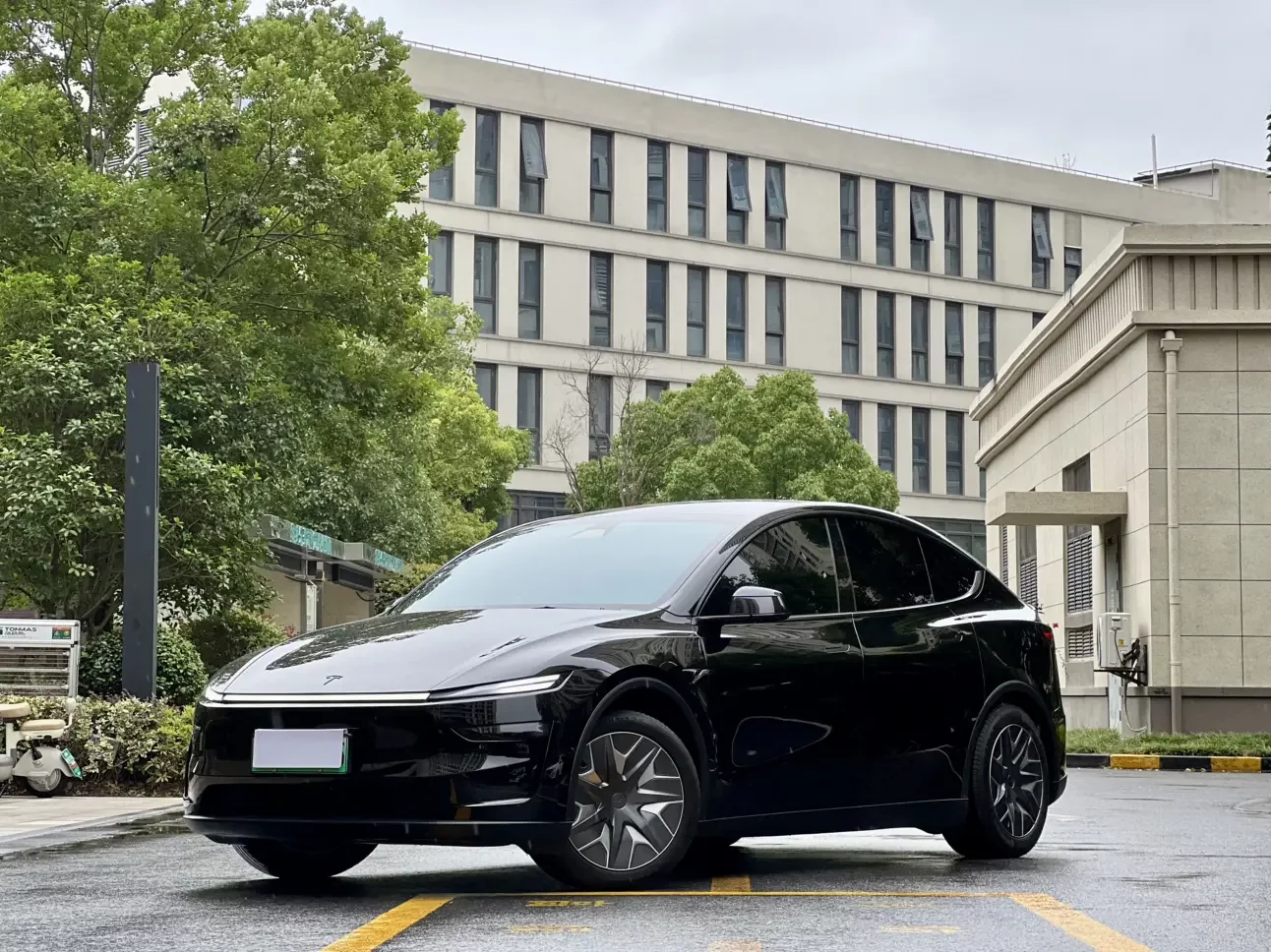 Tesla Model YL  из Китая