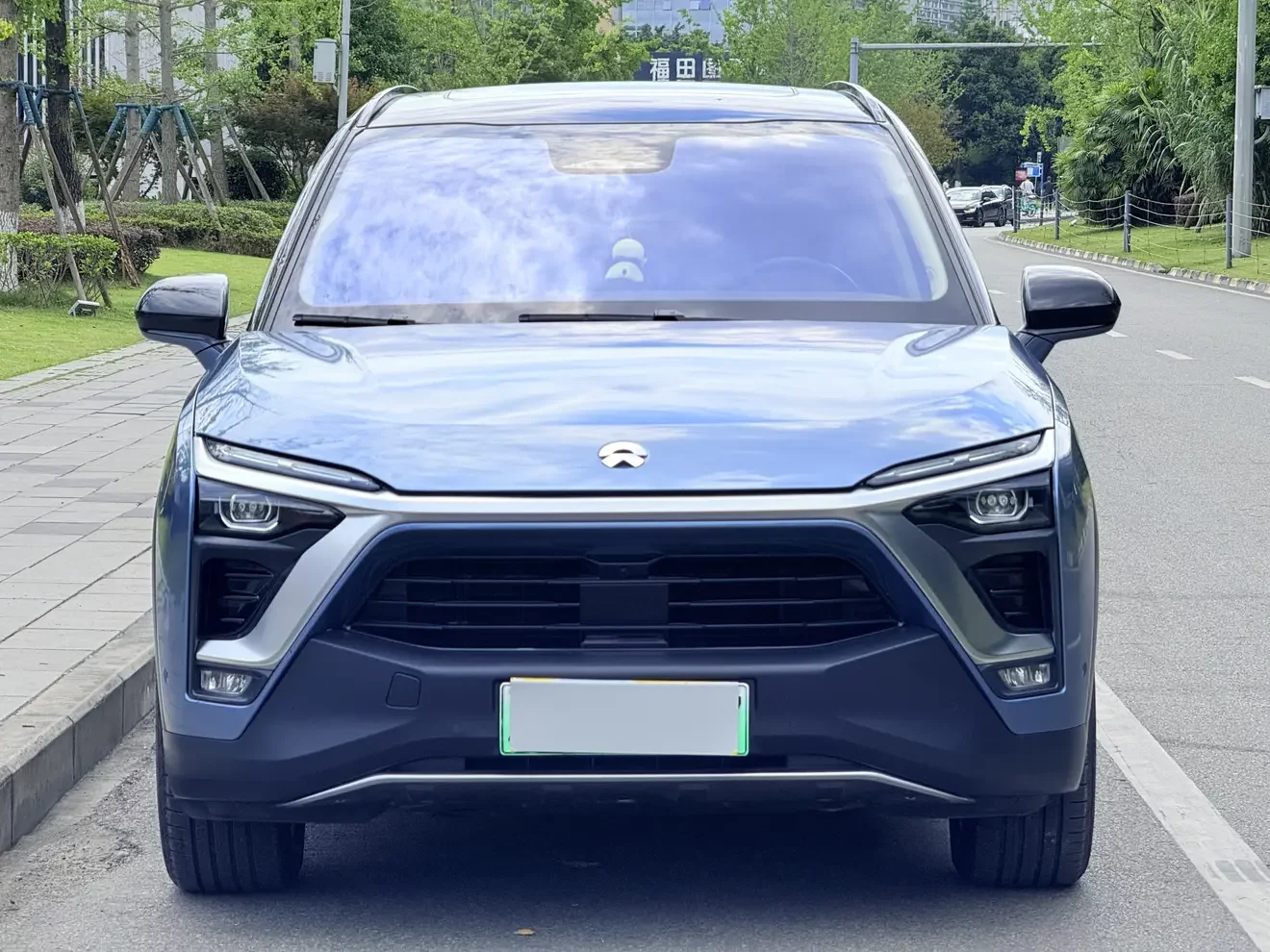 NIO ES8