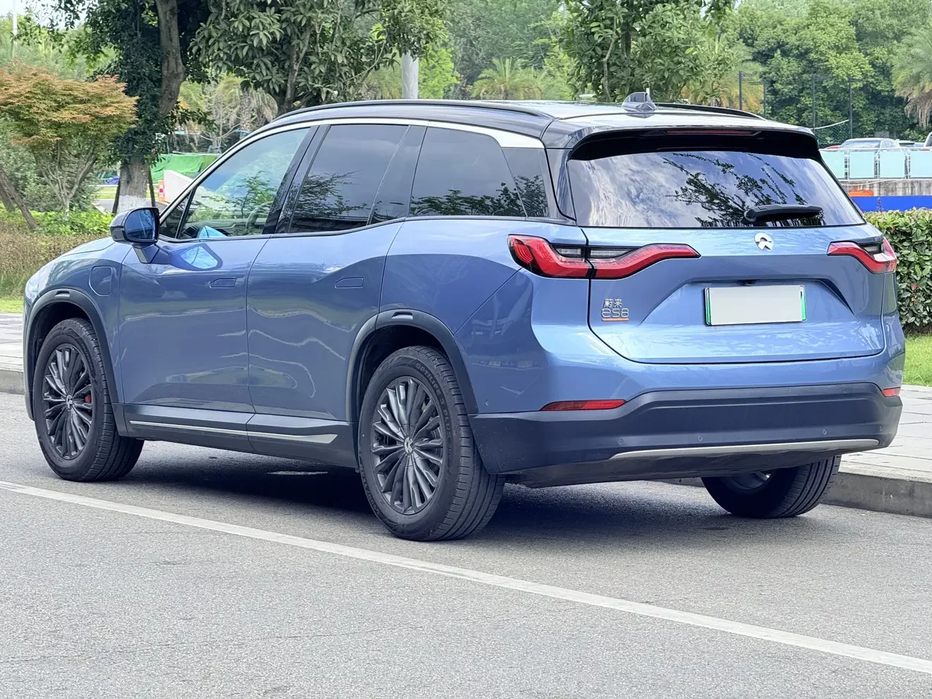 NIO ES8