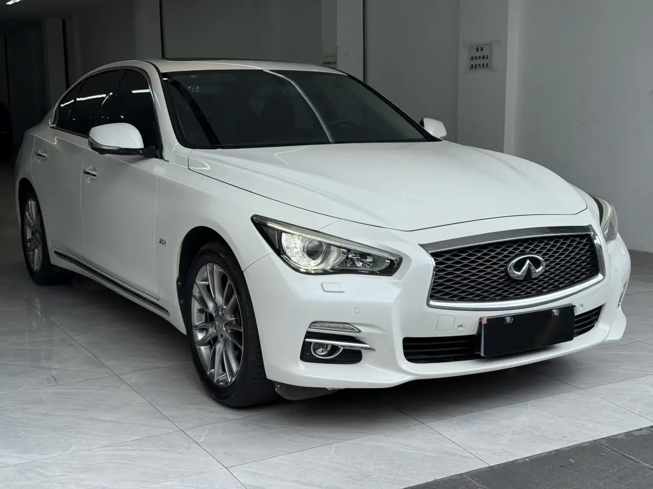 Infiniti Q50L