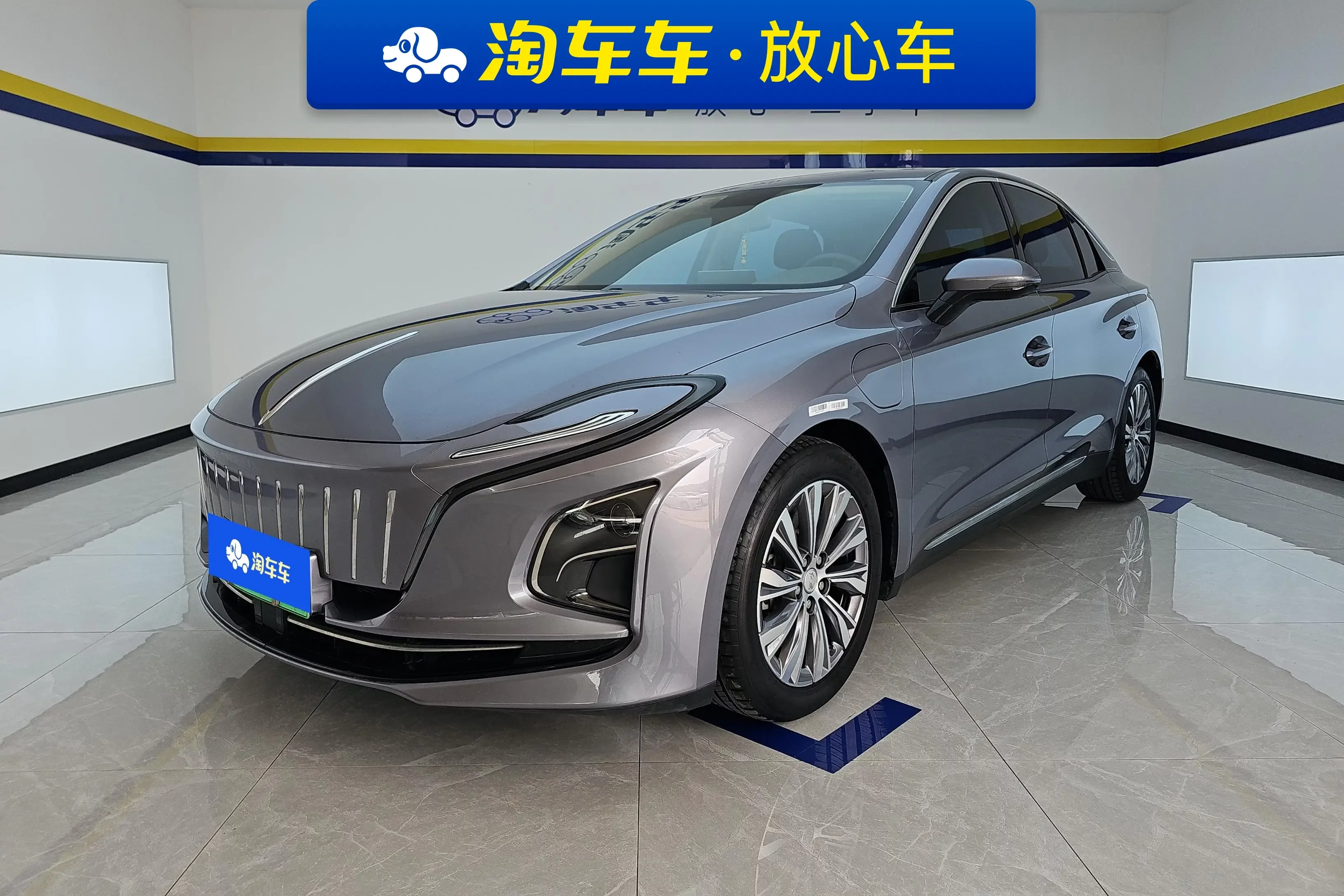 Hongqi E-QM5