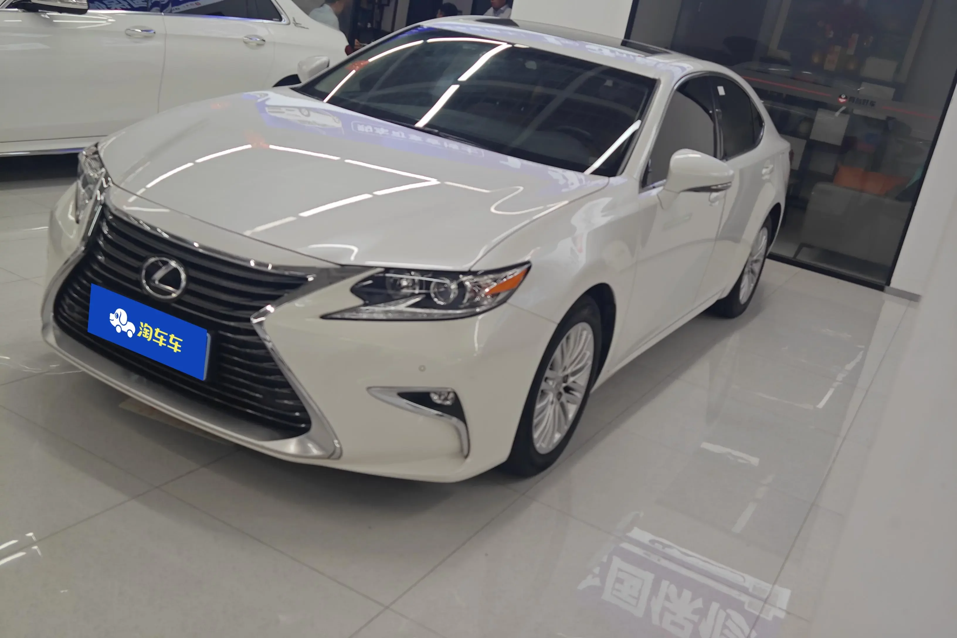 Lexus ES