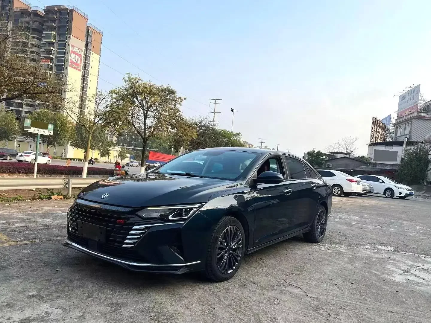 Dongfeng Yixuan MAX  из Китая