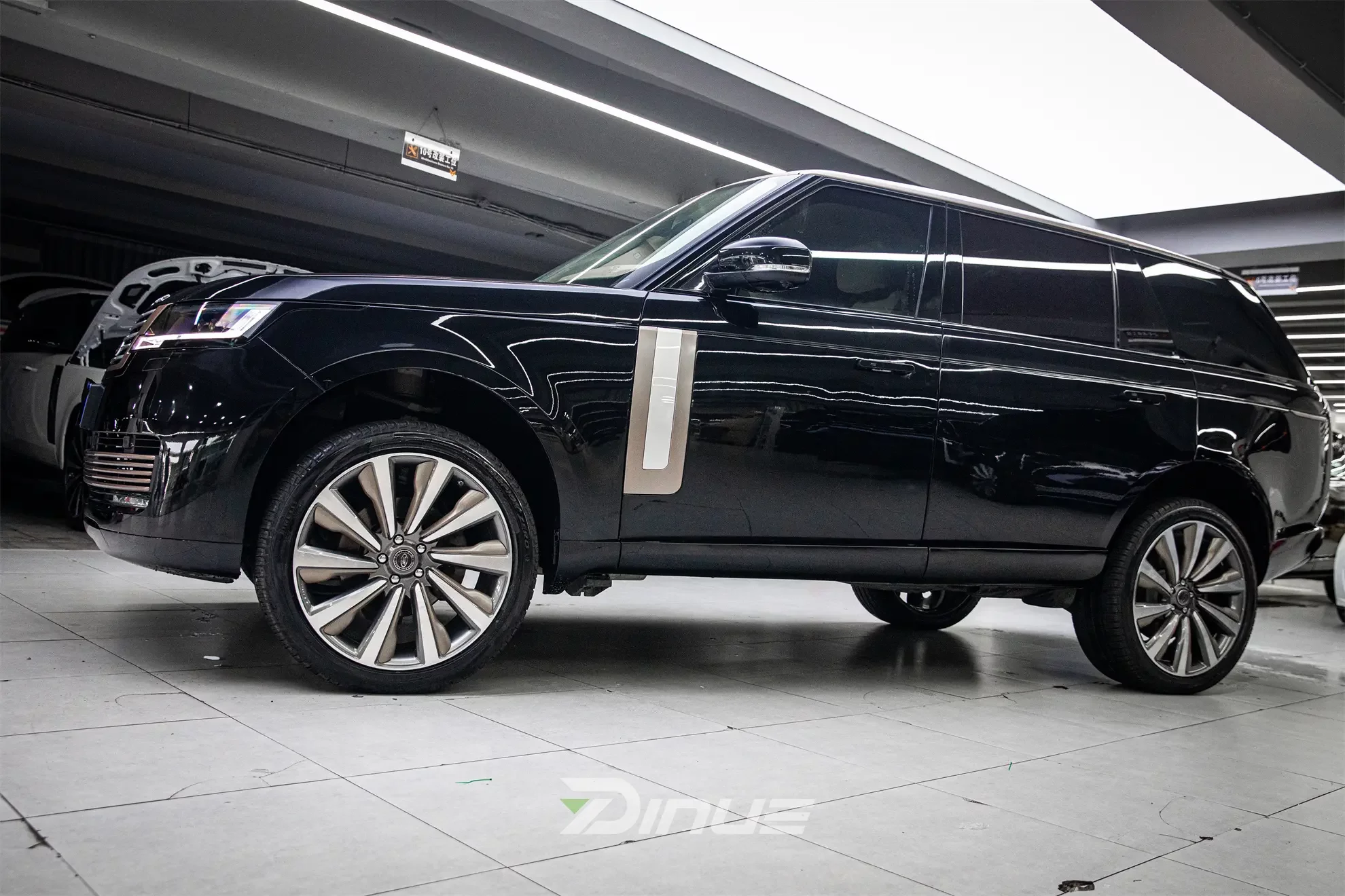 Land Rover range rover