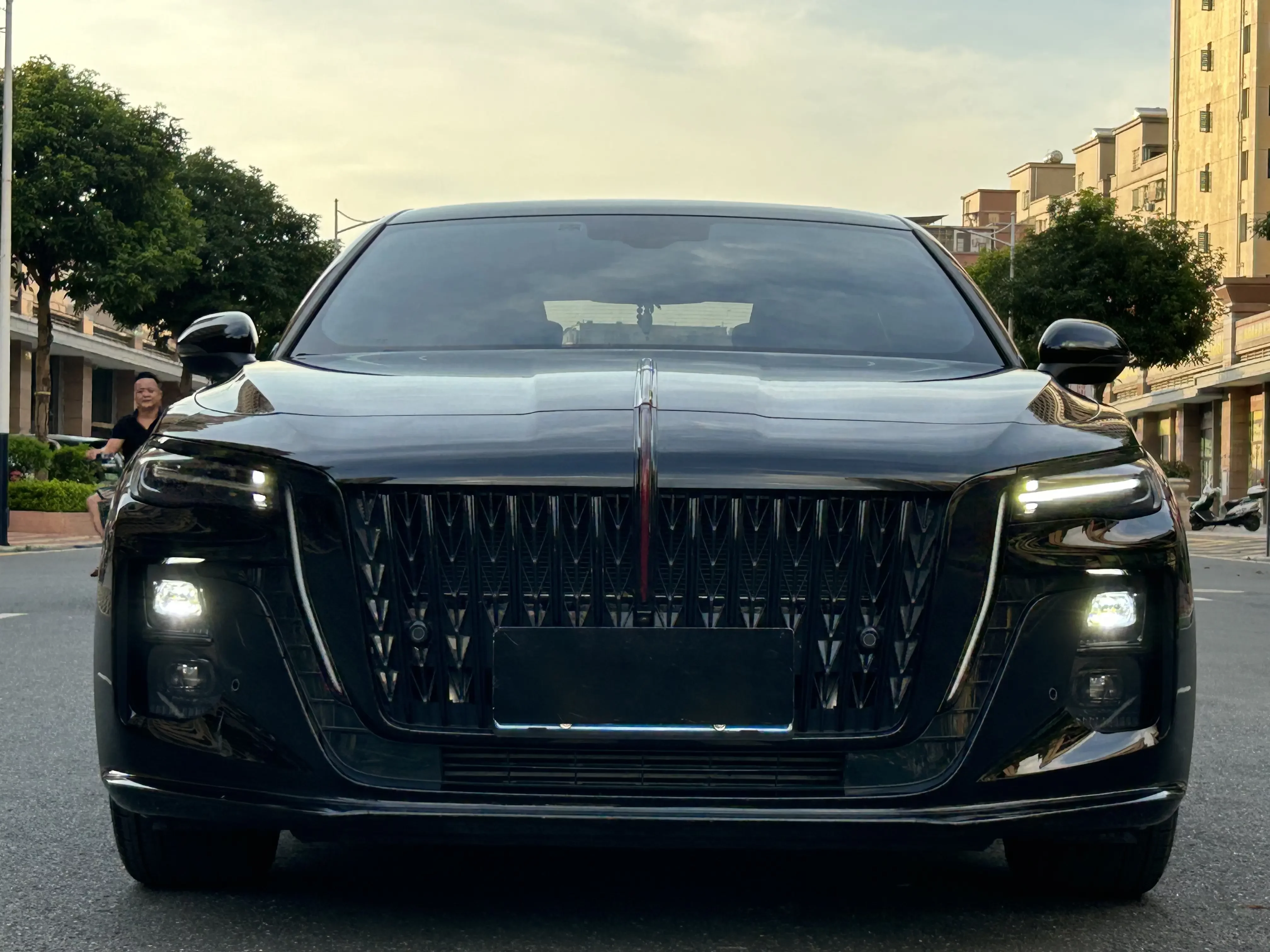 Hongqi H5