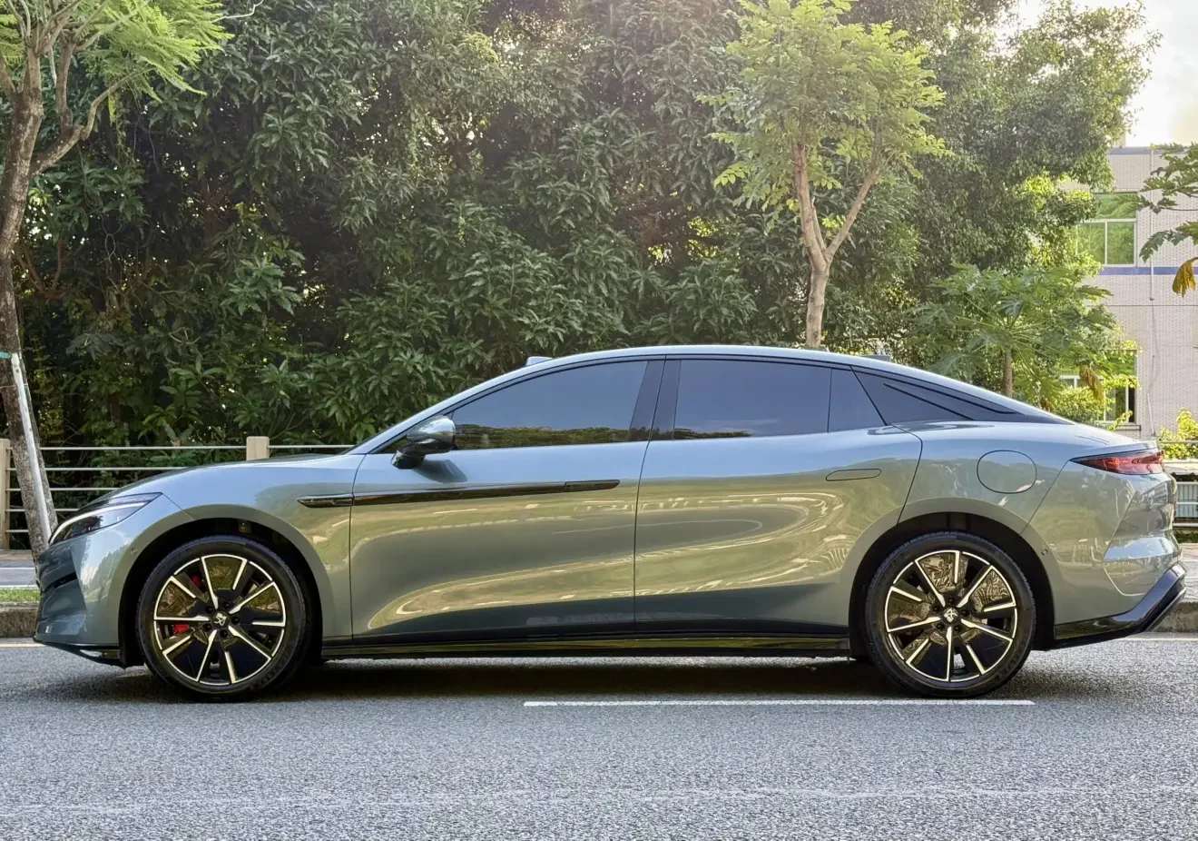 BYD Han L EV