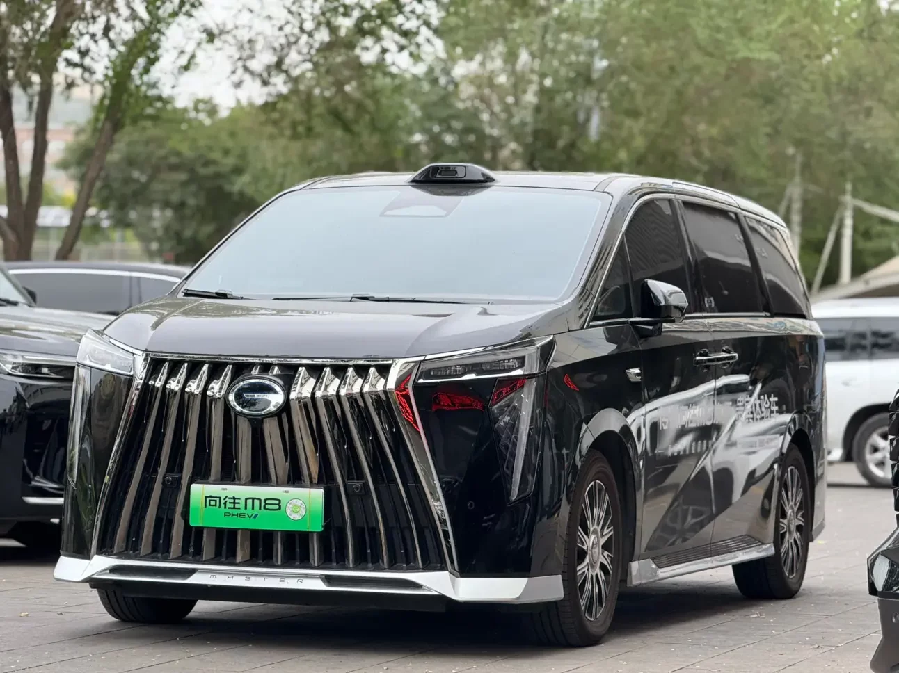 GAC Trumpchi aspires to the M8  из Китая