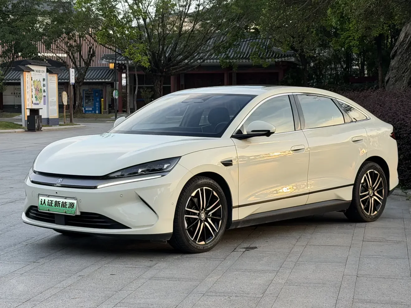 BYD Qin L EV