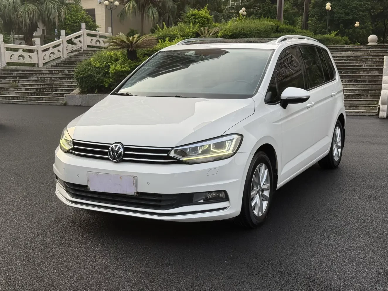 Volkswagen Touran L  из Китая