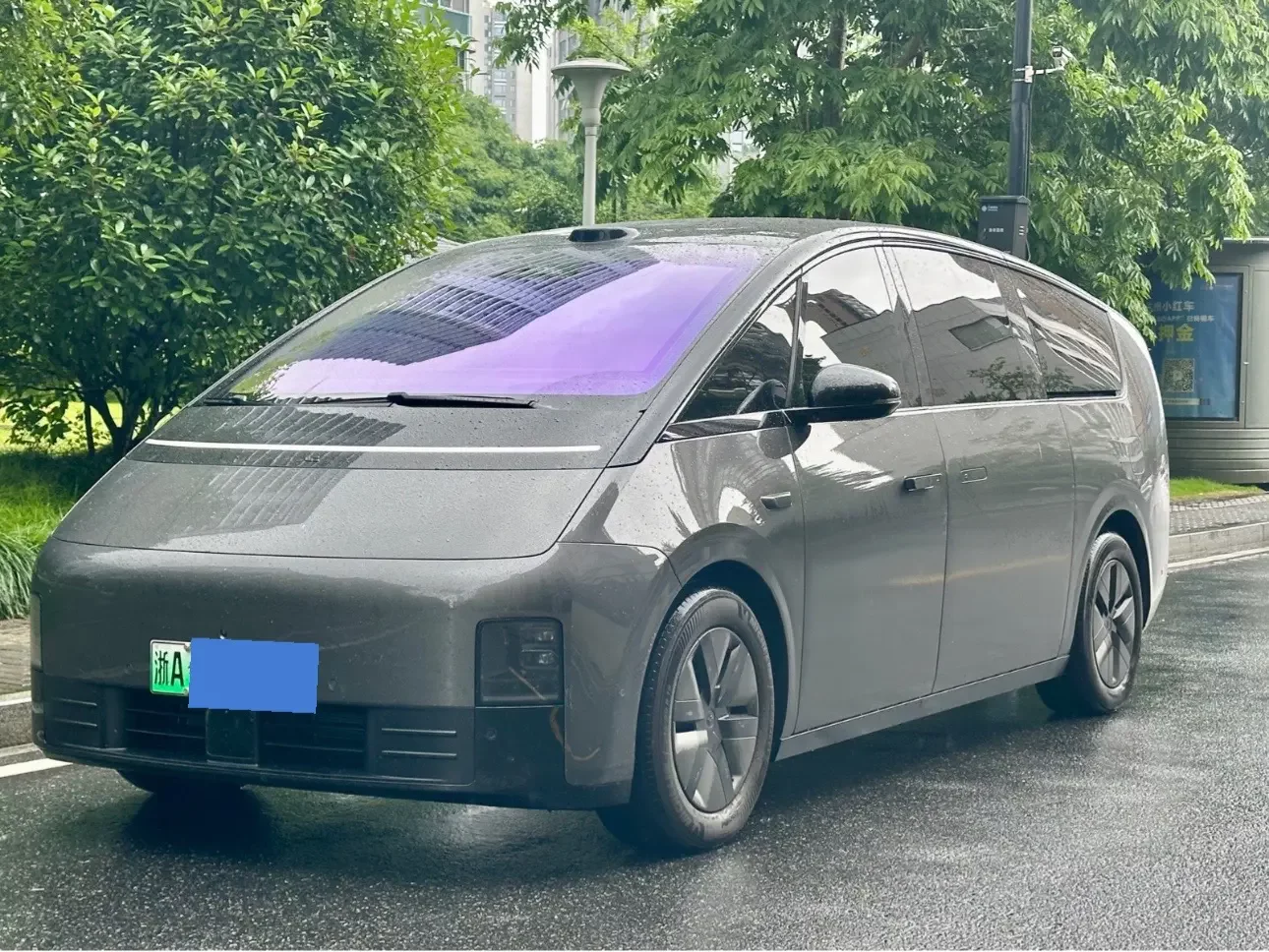 Lixiang MEGA