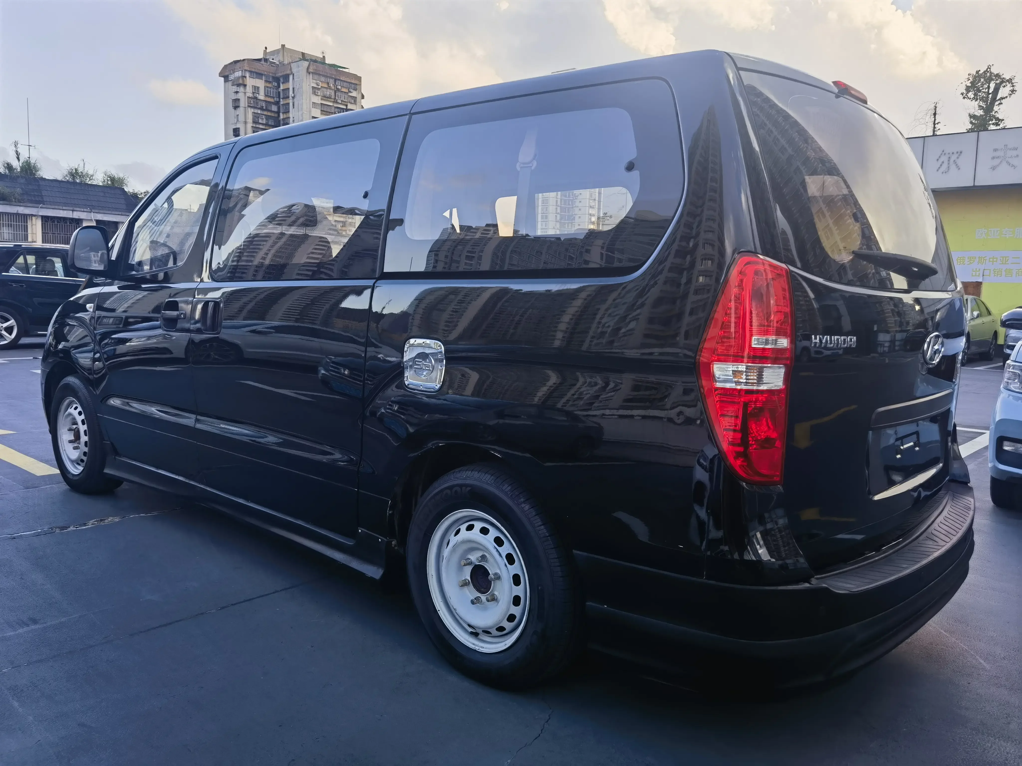 Hyundai H-1 Huiyi