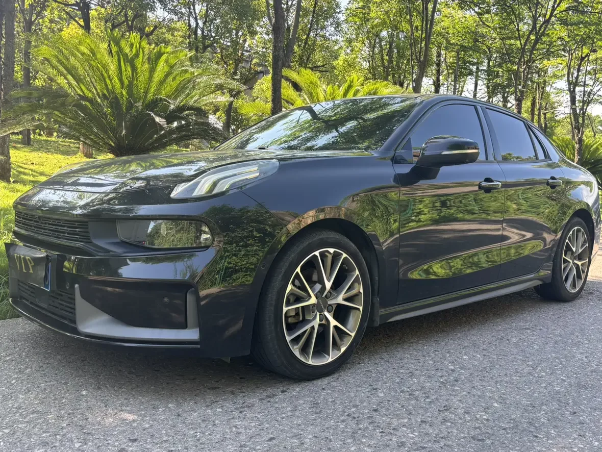 Lynk & Co 03