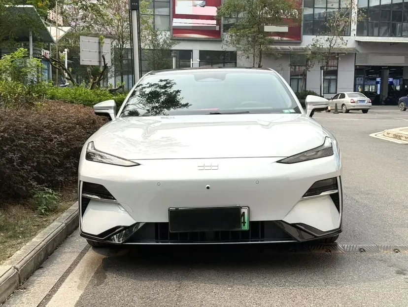 Geely Galaxy E8