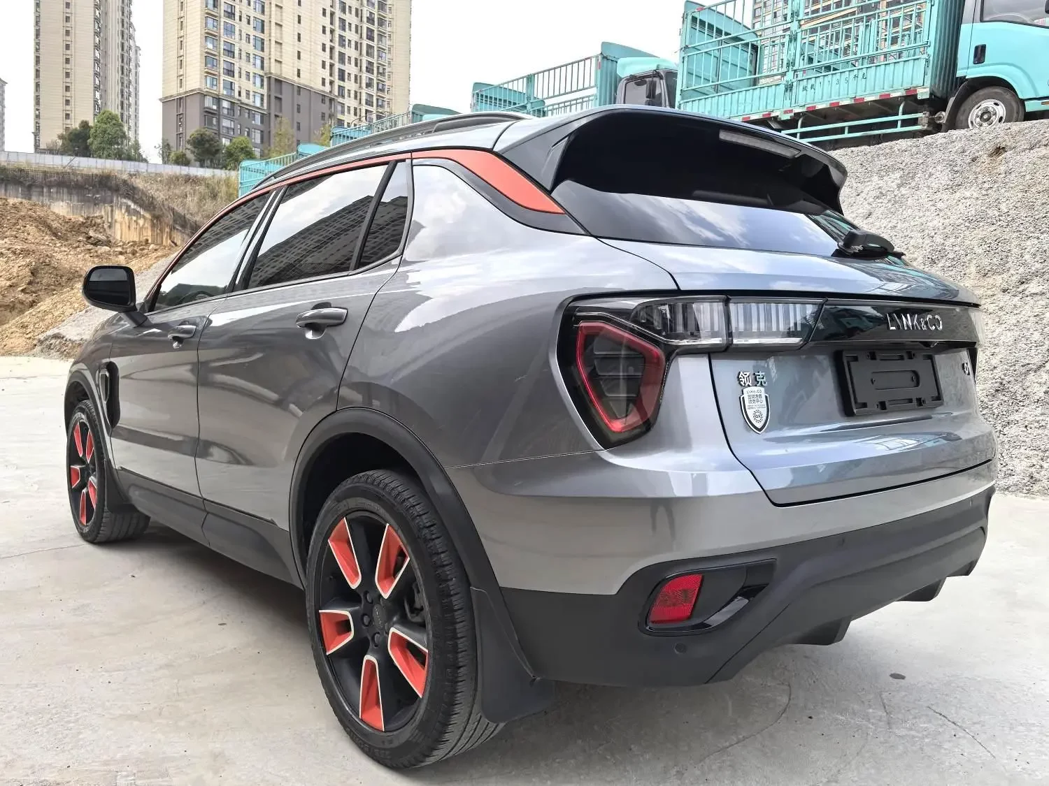 Lynk & Co 01