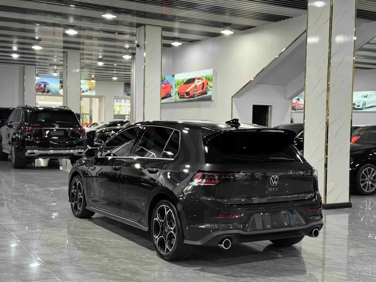 Volkswagen Golf GTI