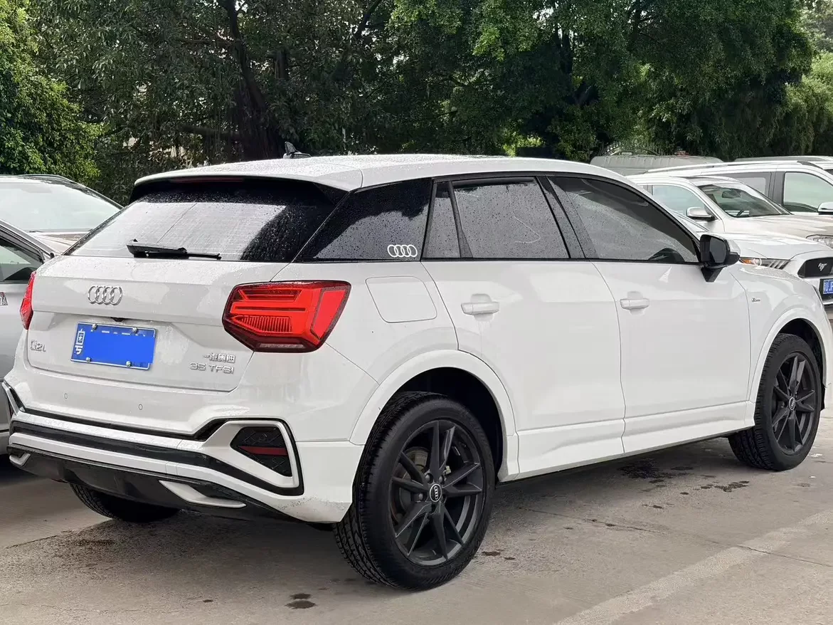 Audi Q2L
