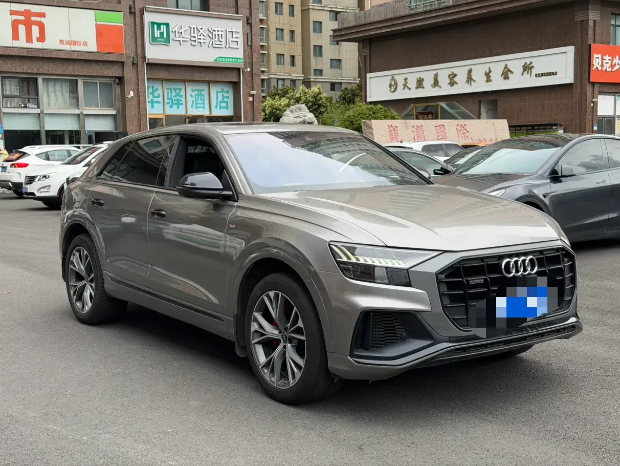 Audi Q8
