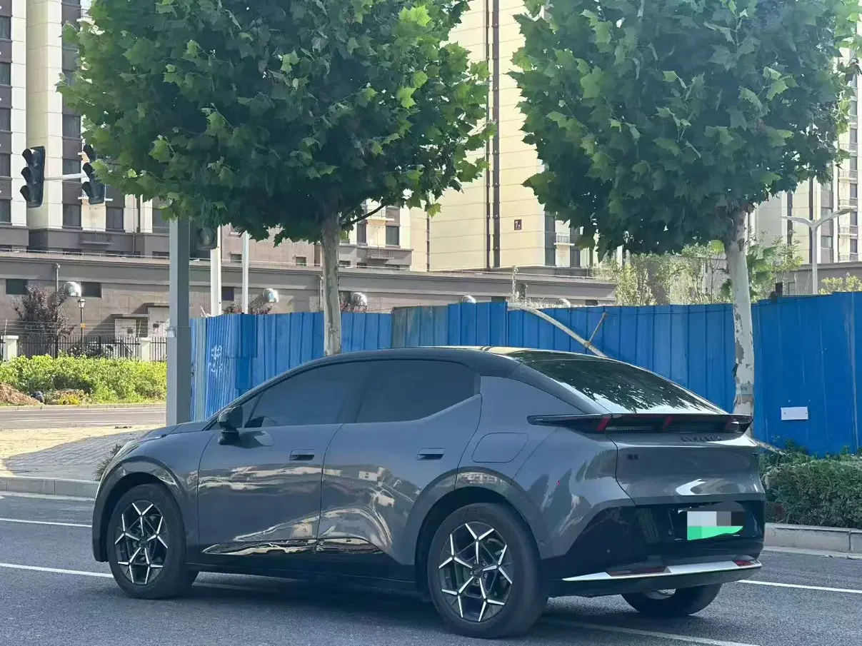 Lynk & Co Z20