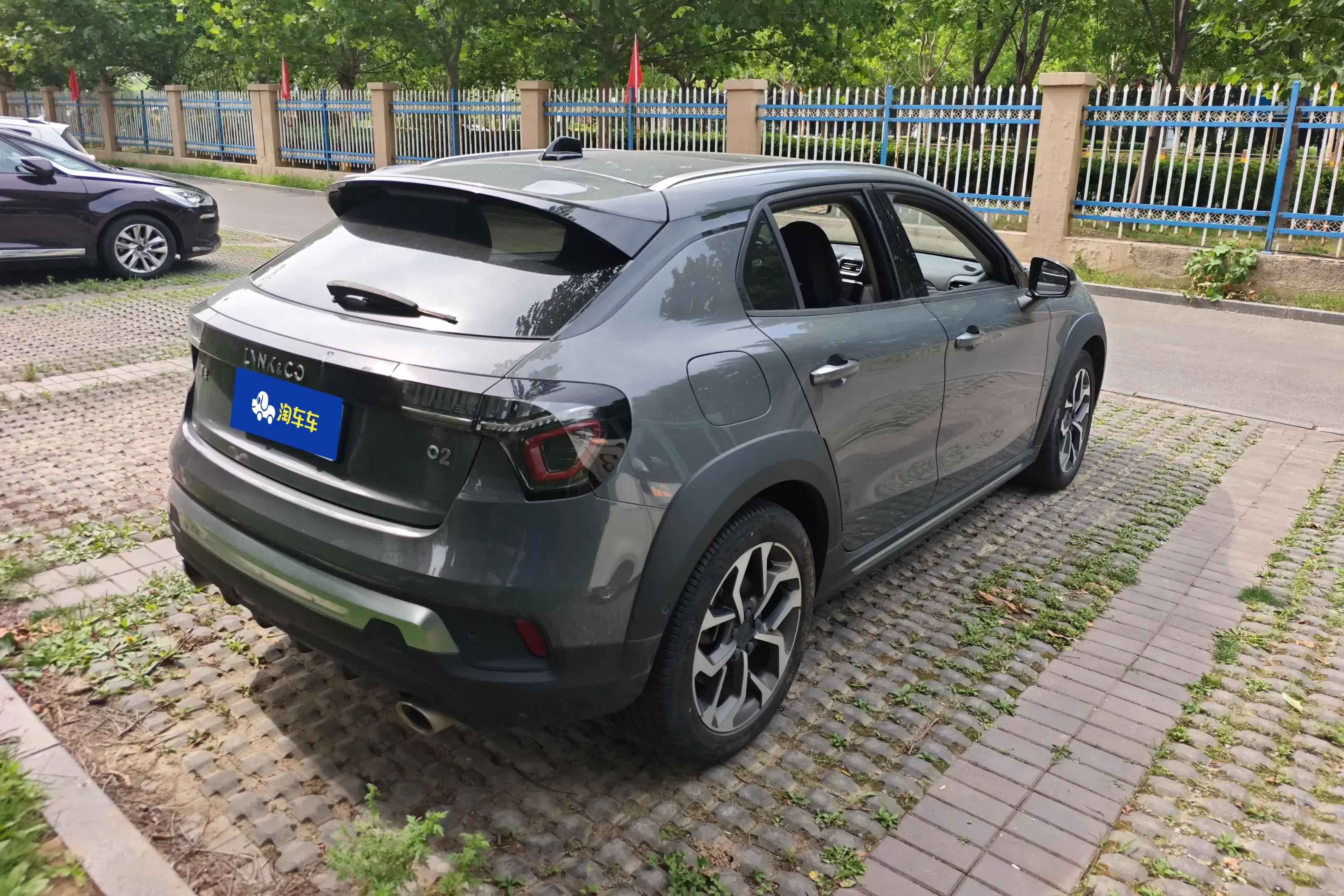 Lynk & Co 02