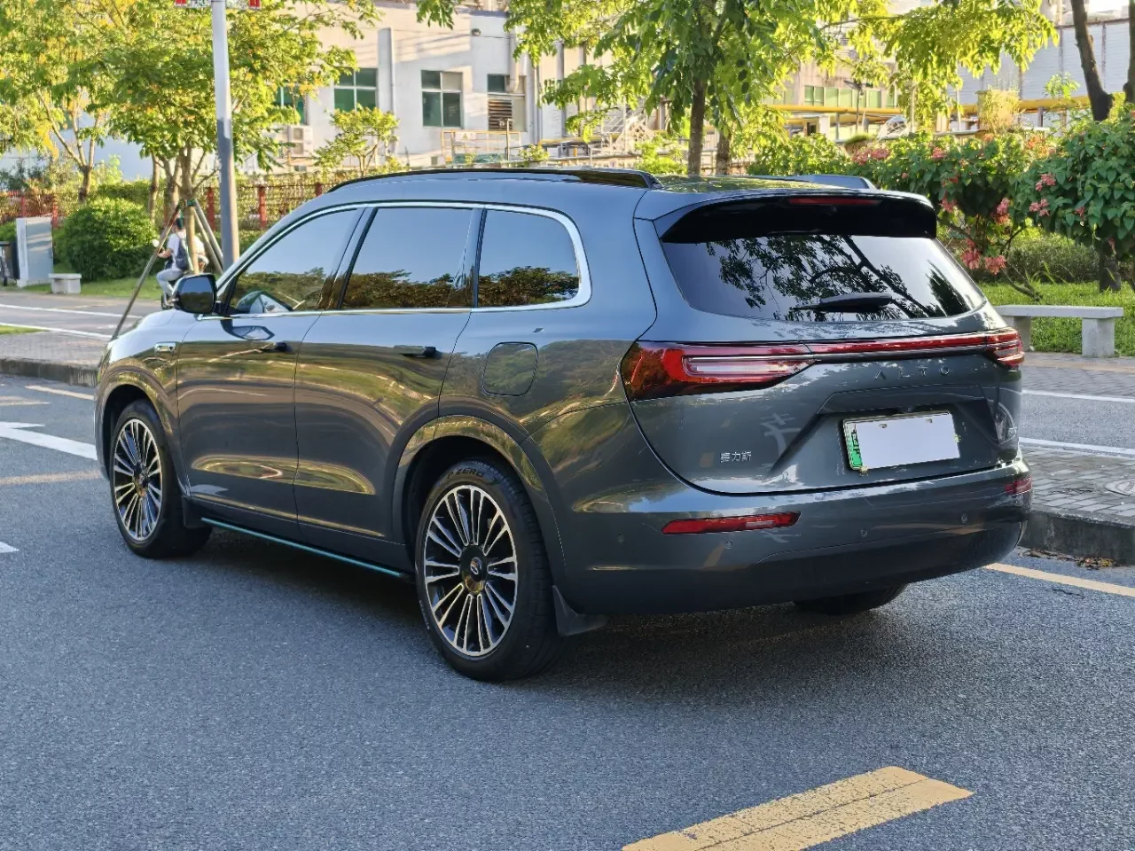 AITO M7