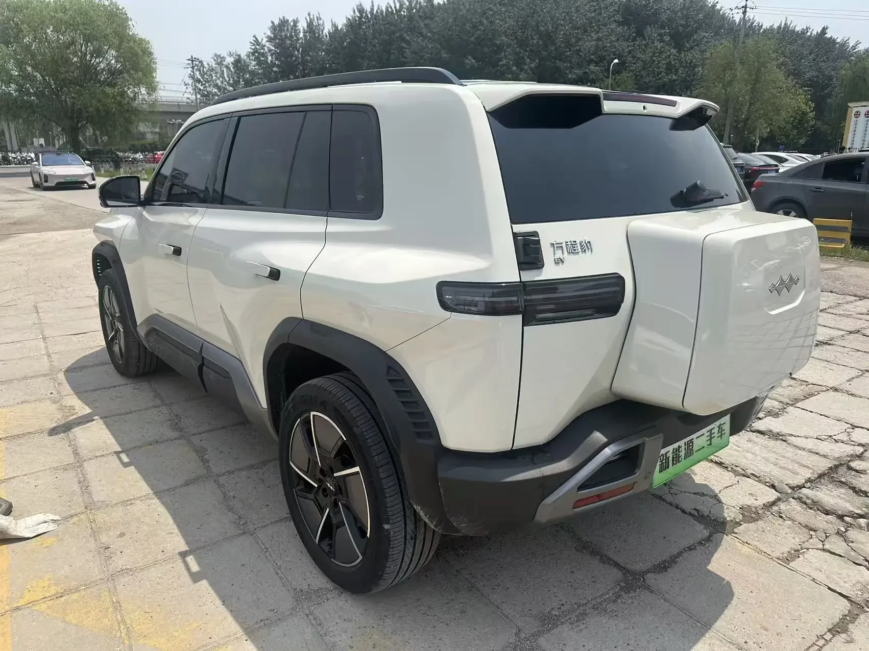 BYD Leopard Titanium 3