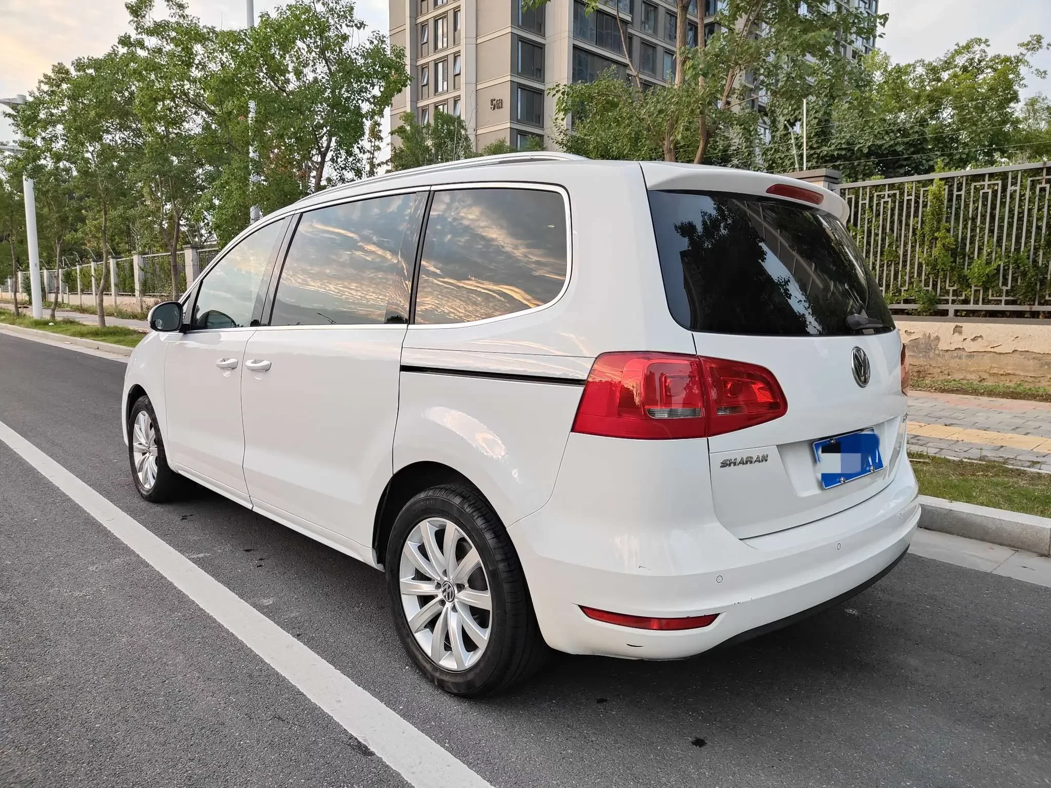 Volkswagen Sharon