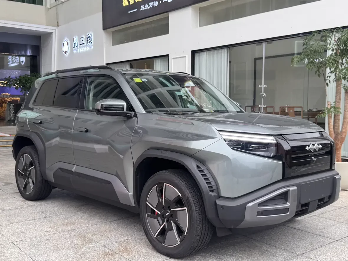 BYD Leopard Titanium 3