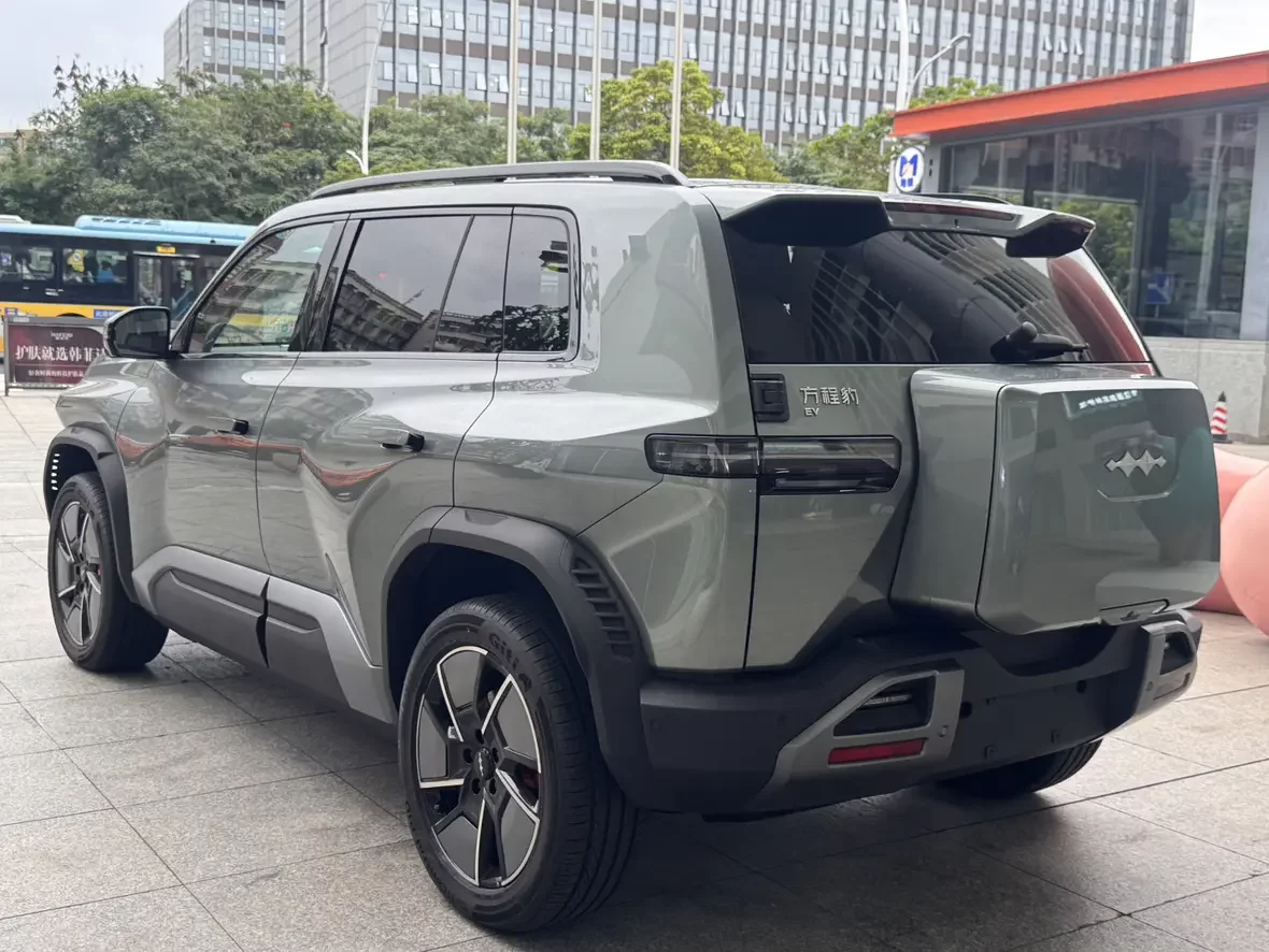 BYD Leopard Titanium 3
