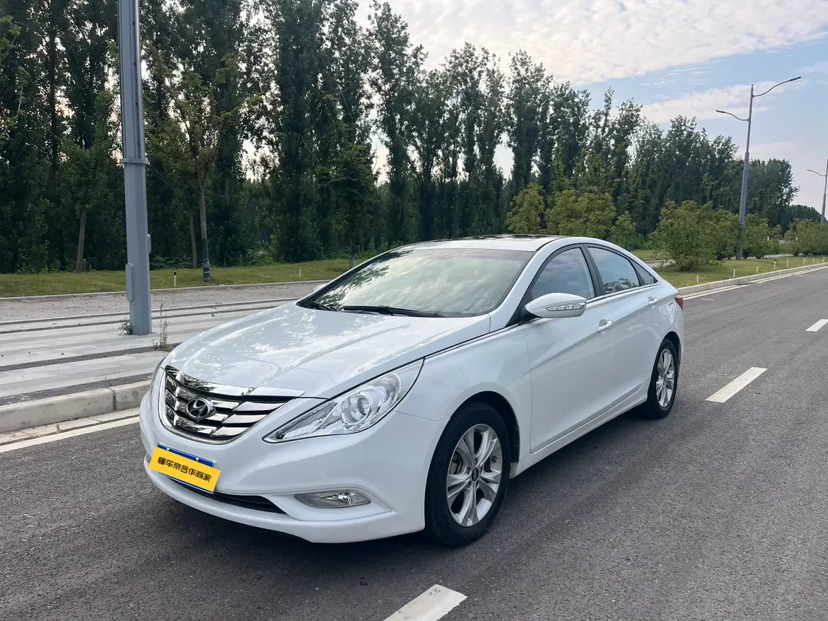 Hyundai sonata eight