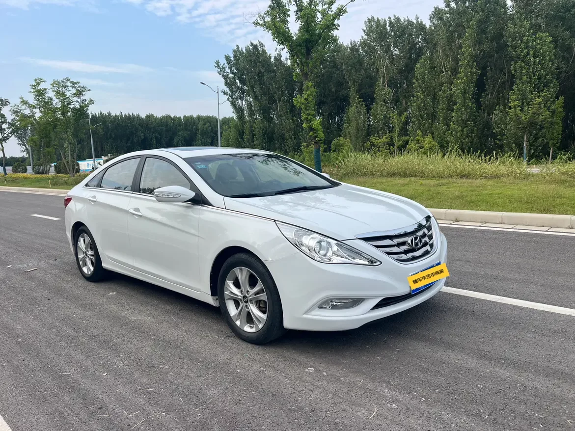 Hyundai sonata eight