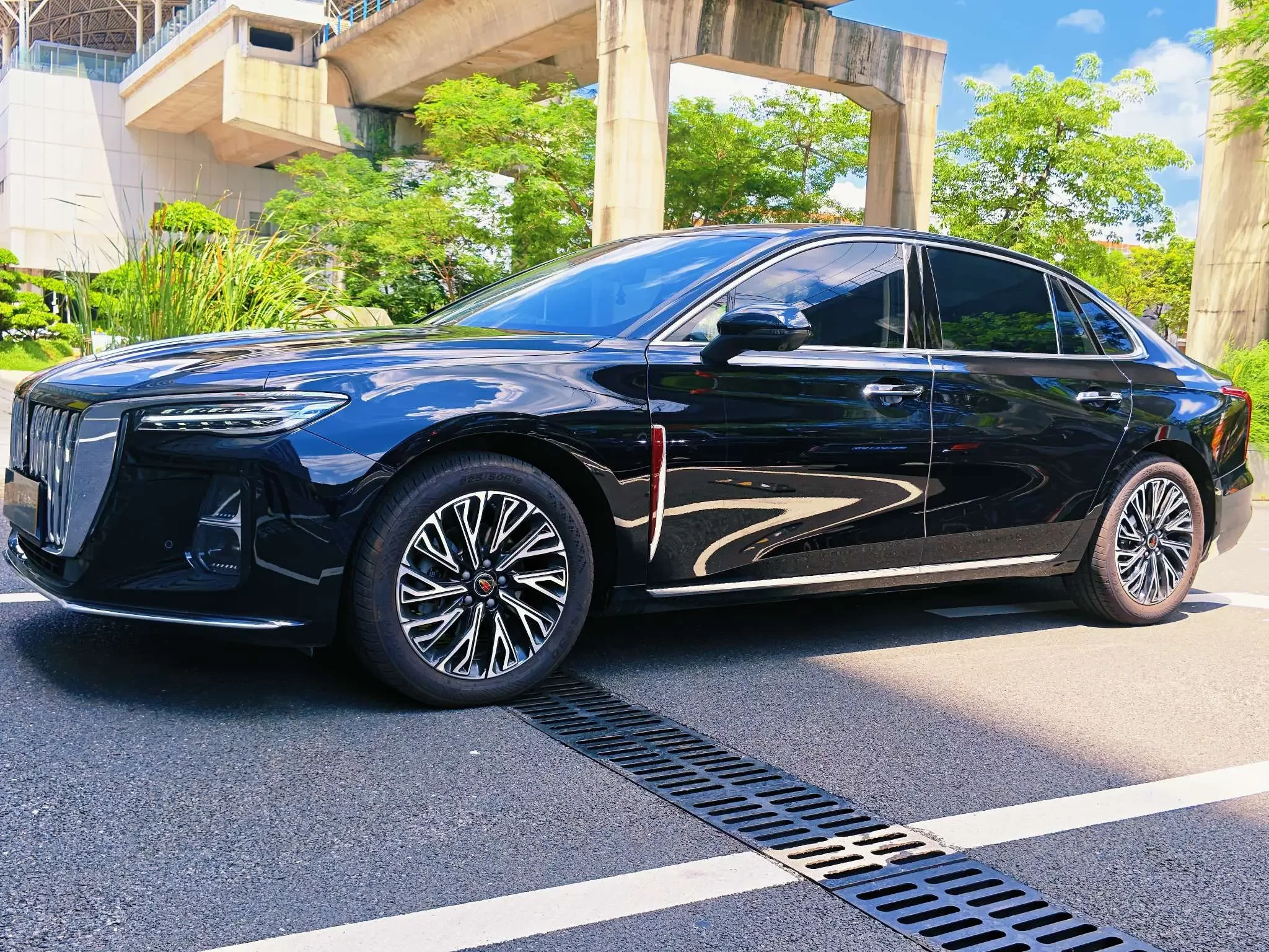 Hongqi H5