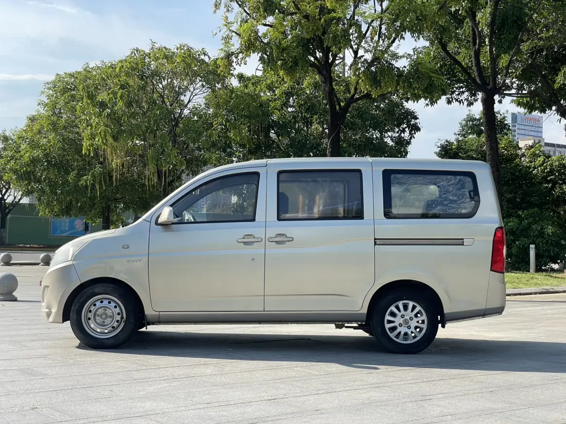 Wuling Rongguang V