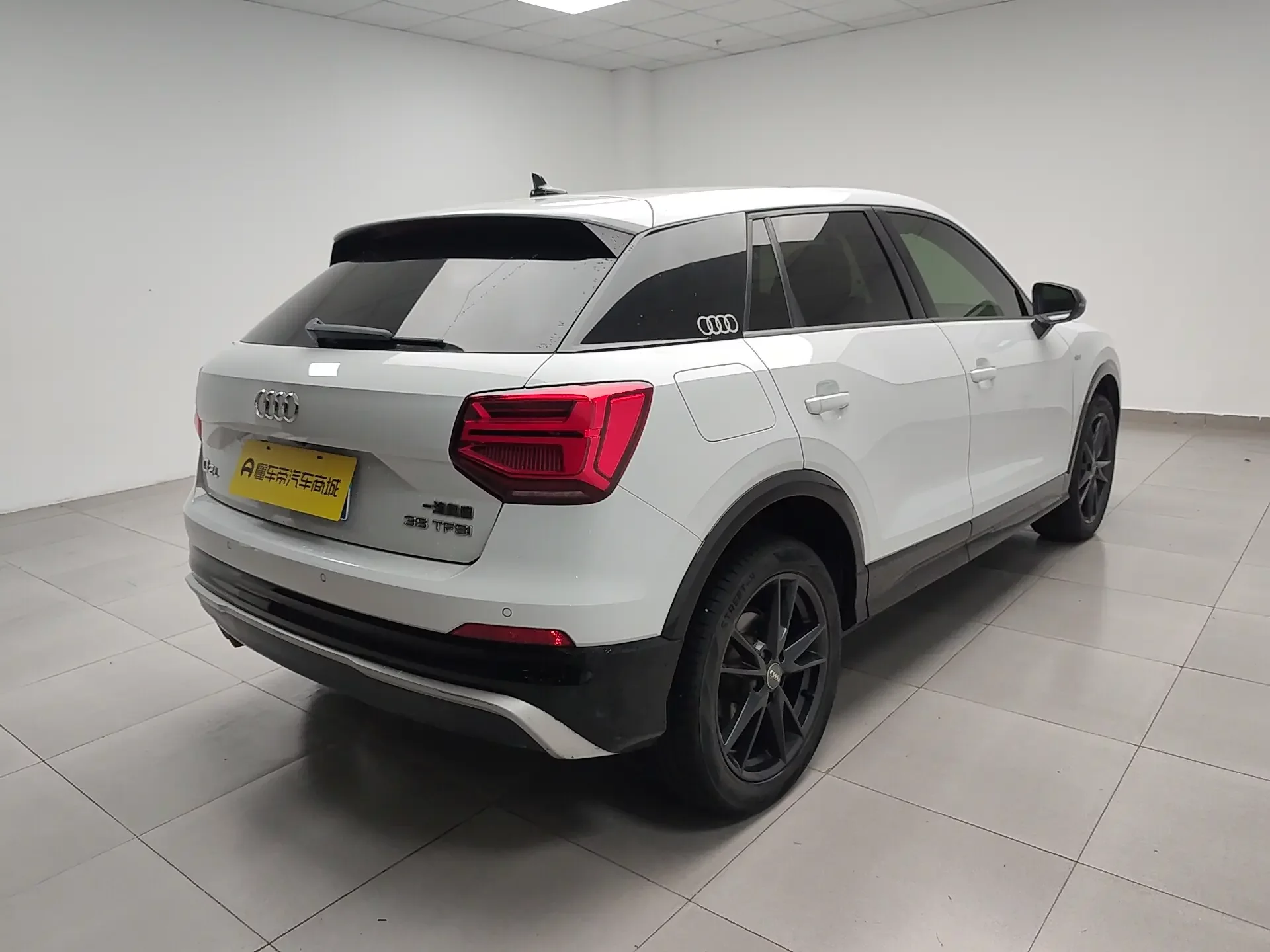 Audi Q2L