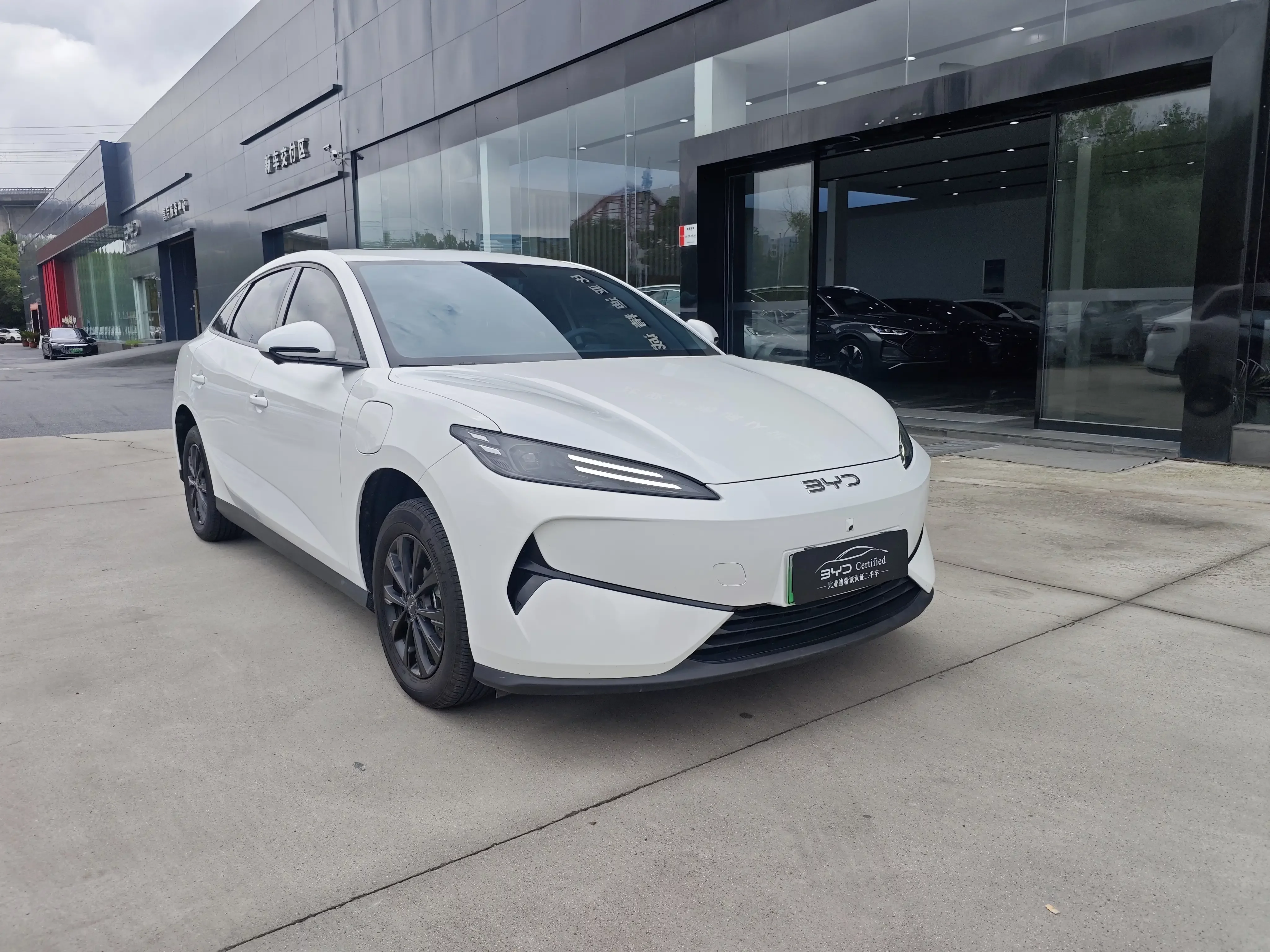BYD e7