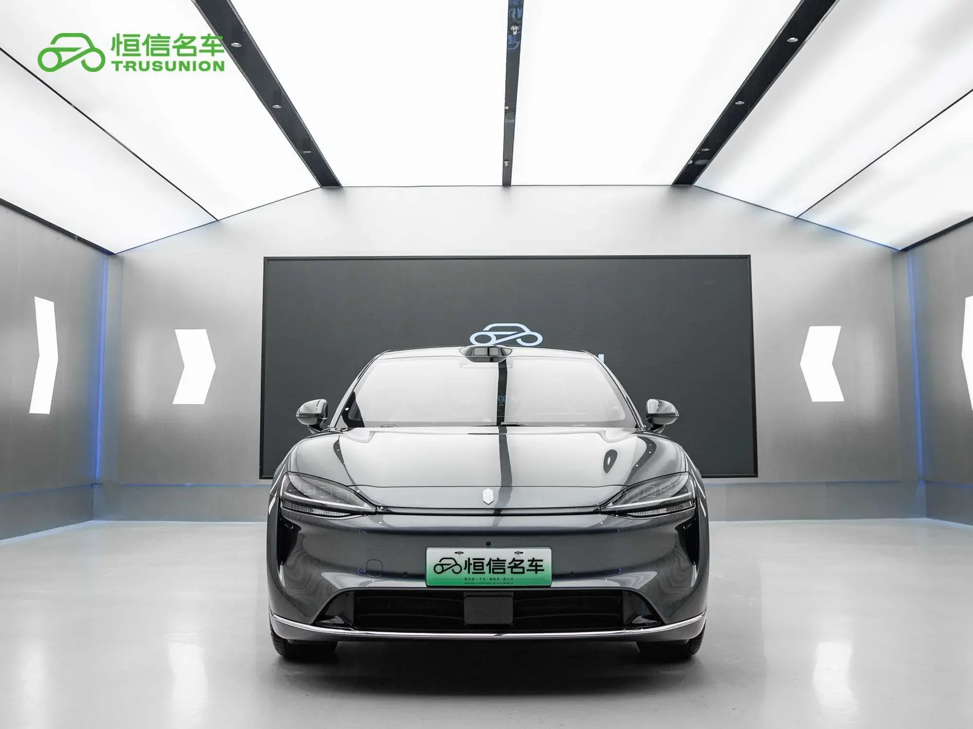 Luxeed Zhijie R7  из Китая