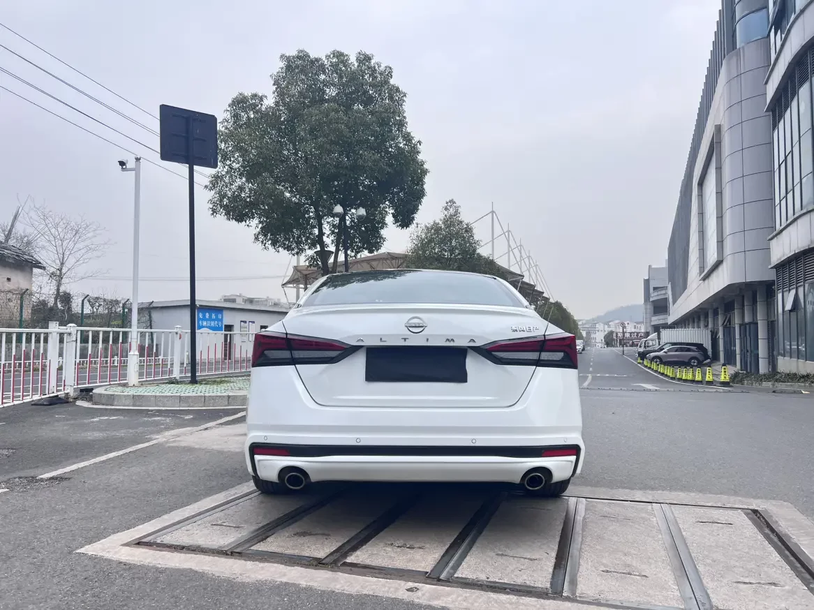 Nissan Altima