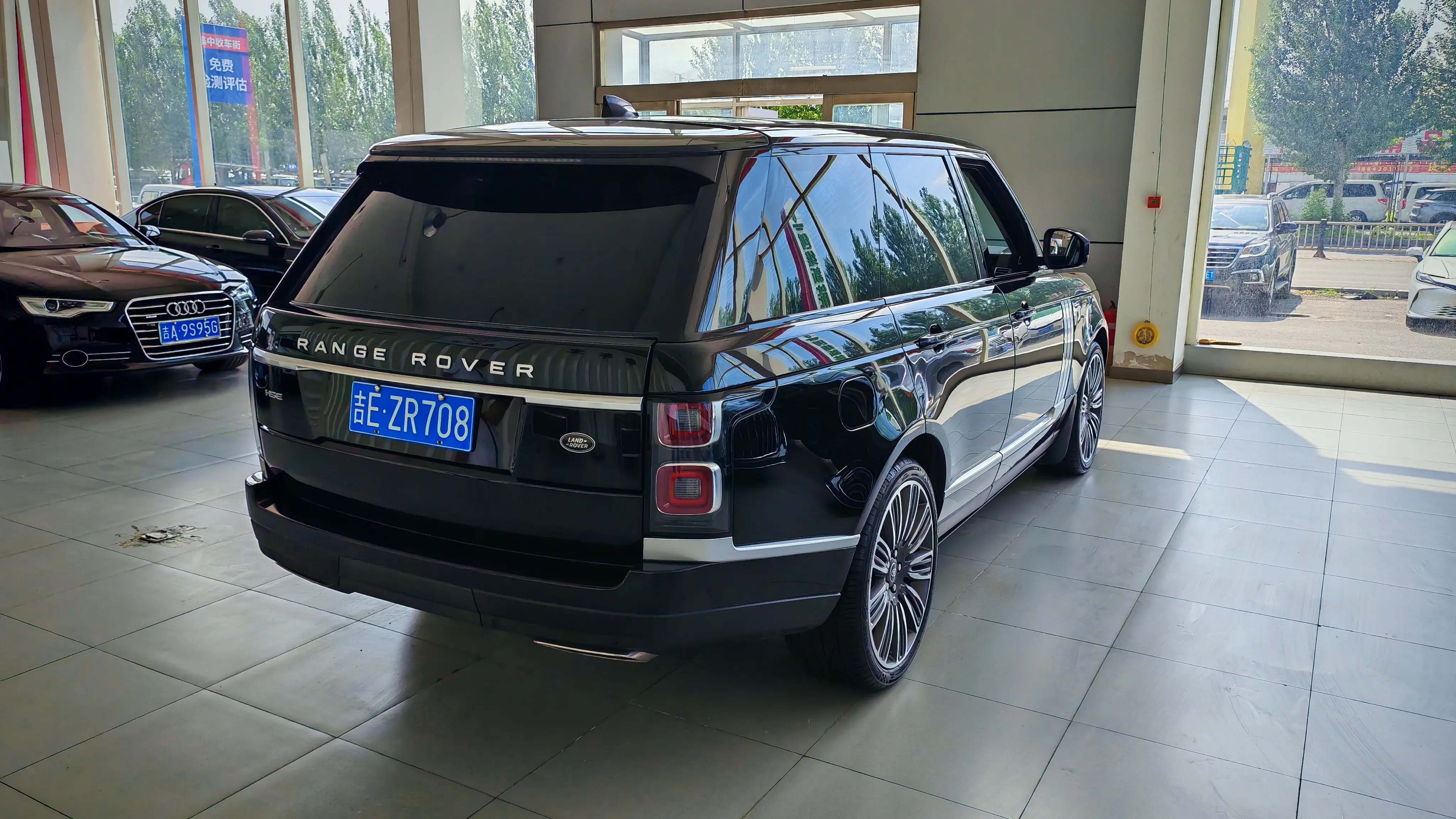 Land Rover range rover