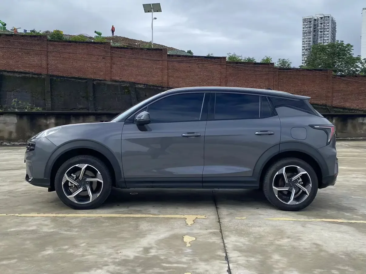 Lynk & Co 06