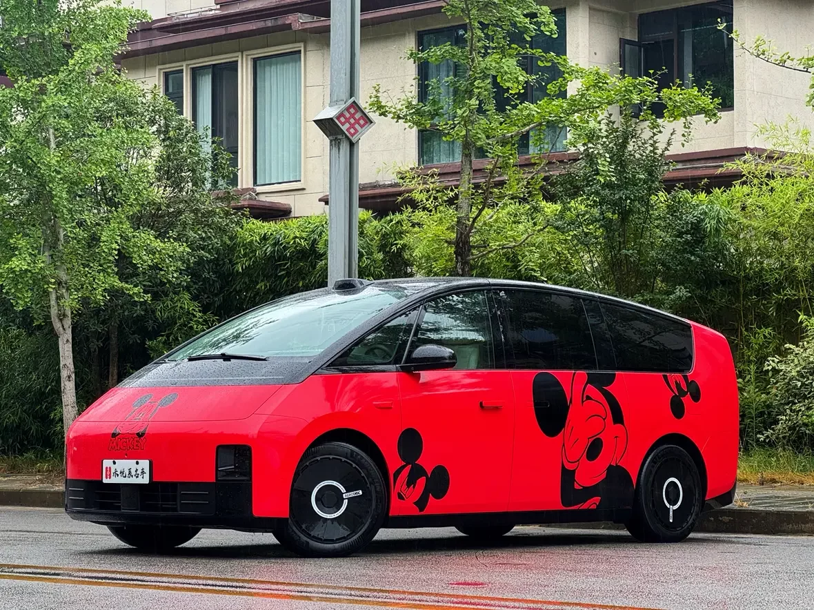 Lixiang MEGA