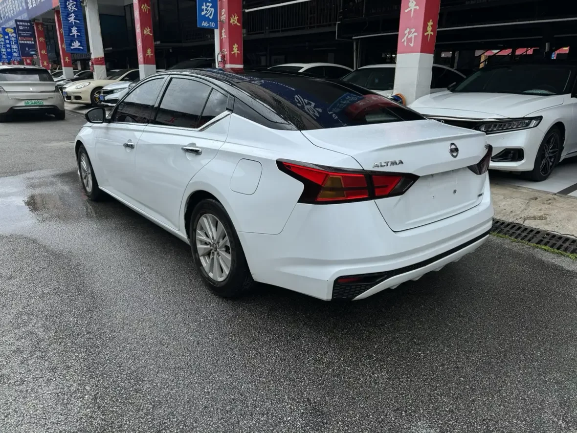 Nissan Altima