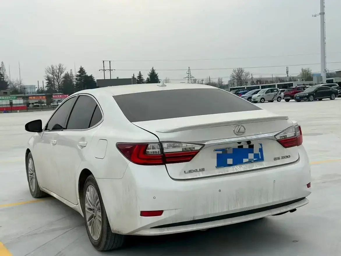 Lexus ES