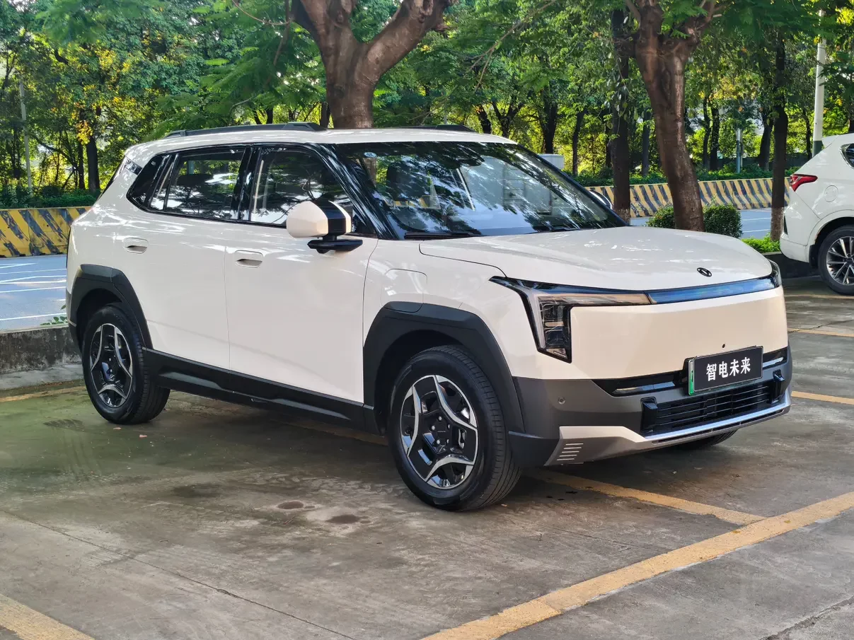 Dongfeng Nano 06