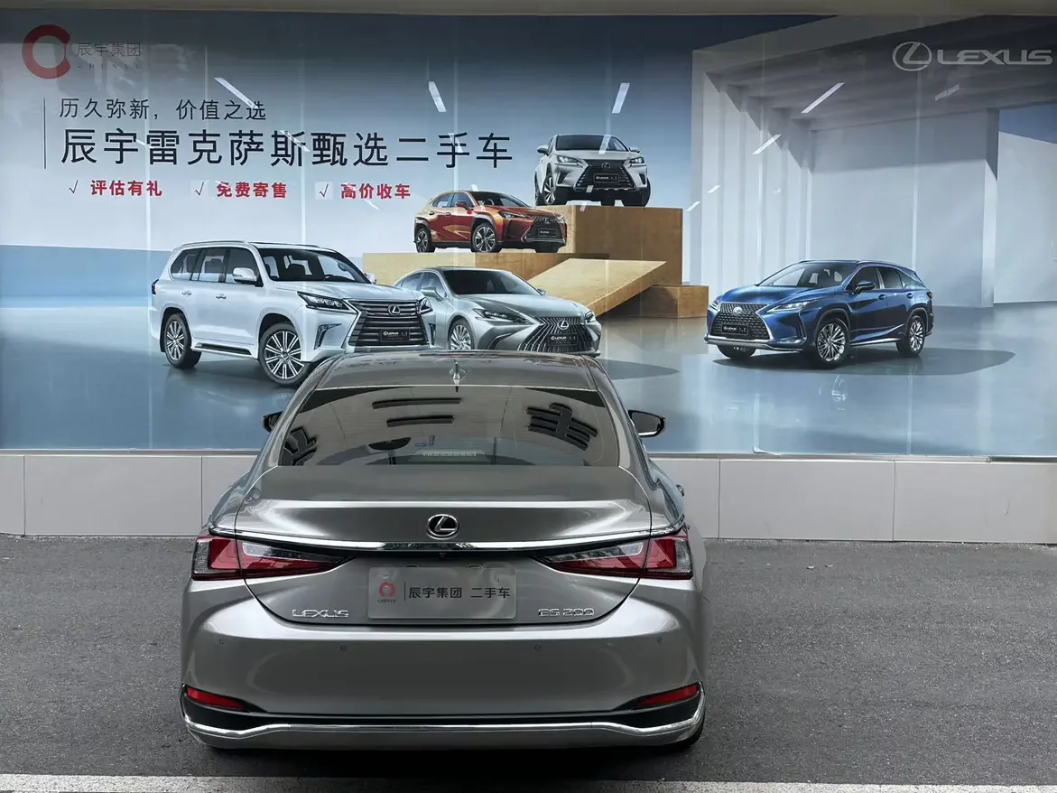 Lexus ES
