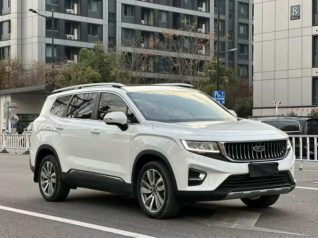 Geely Okavango