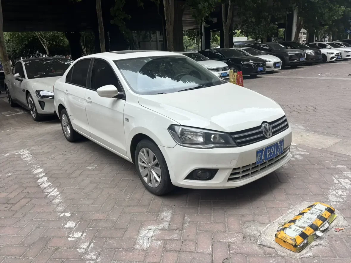 Volkswagen Jetta  из Китая