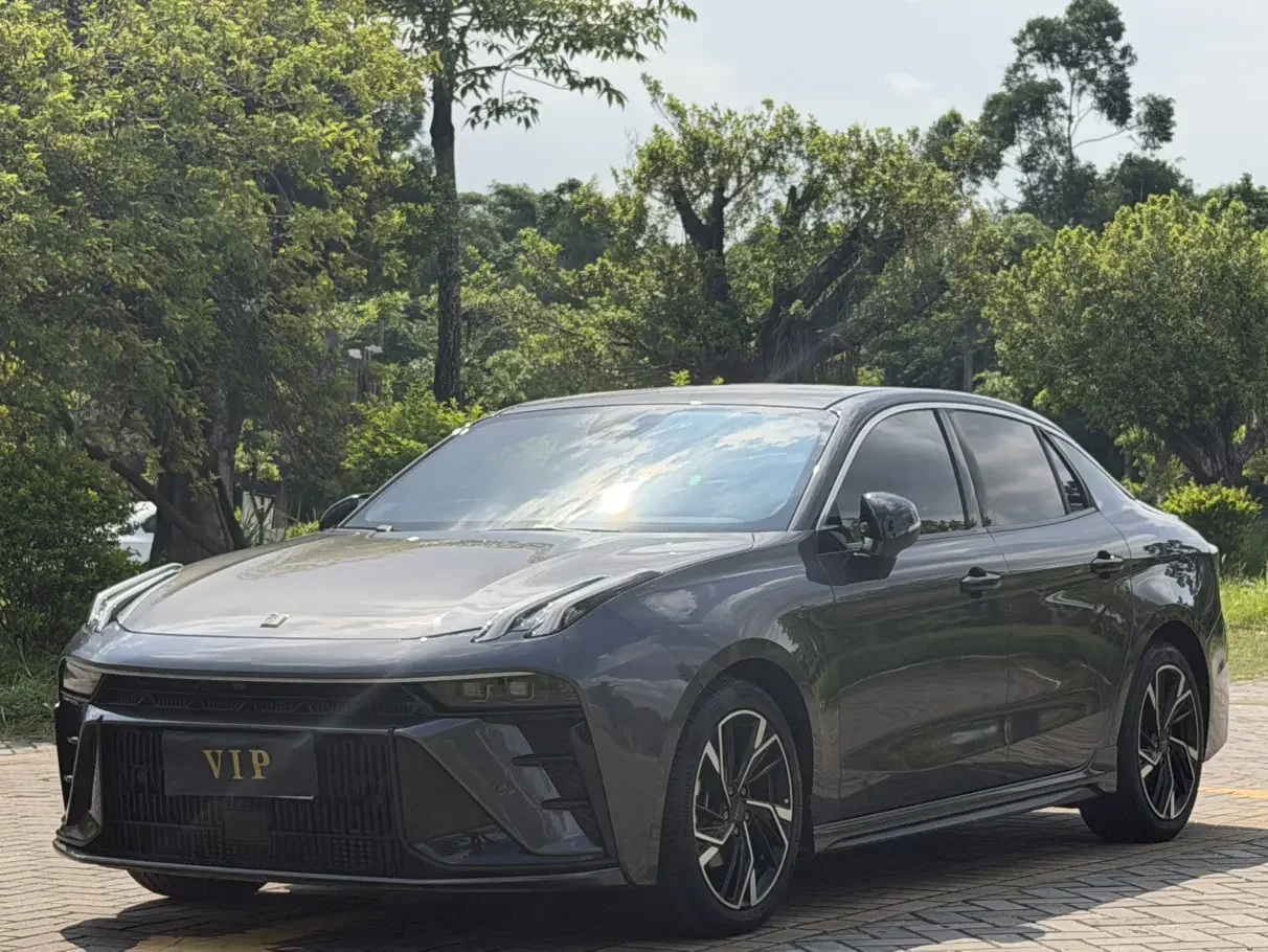 Lynk & Co 03