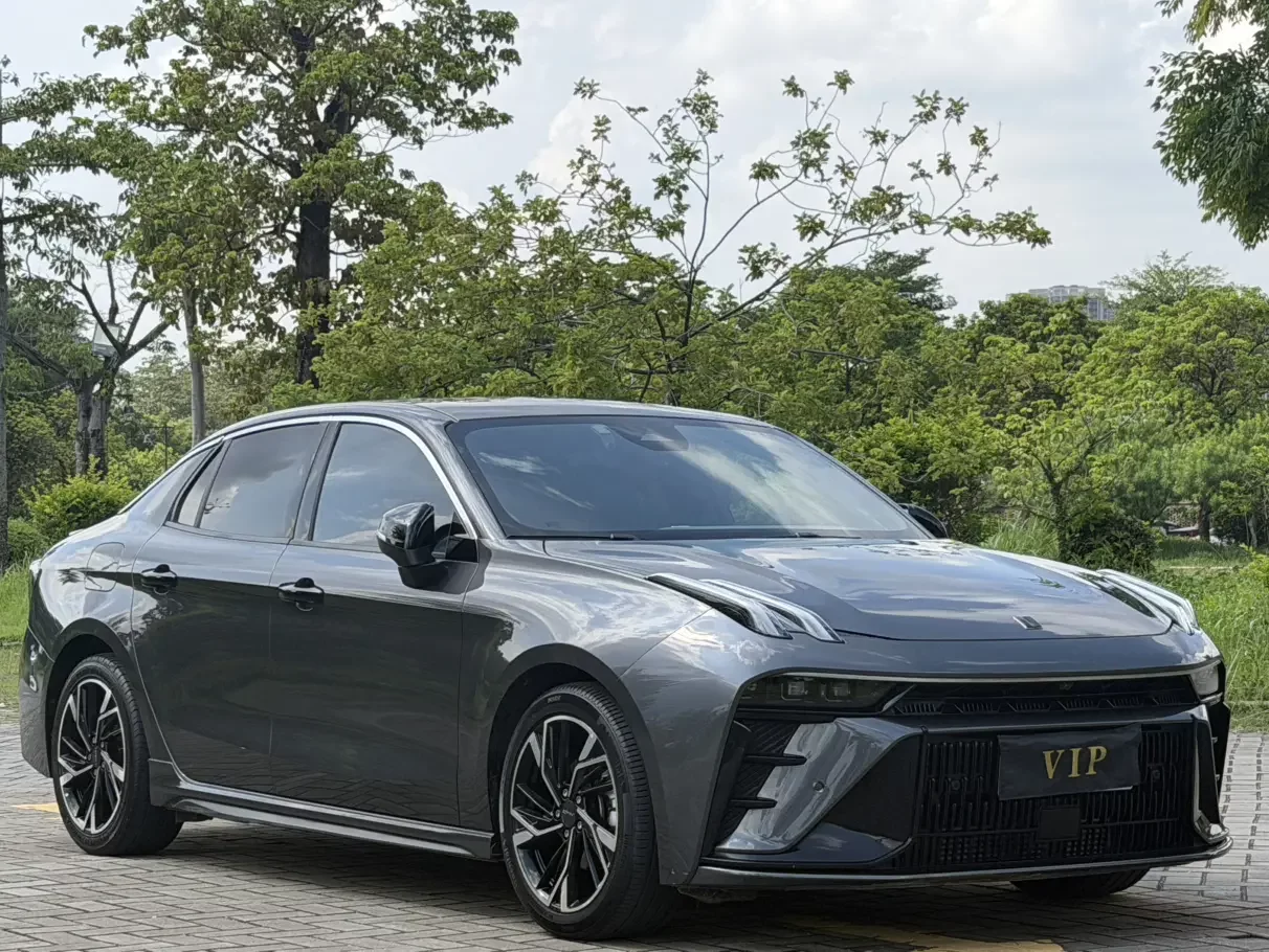 Lynk & Co 03
