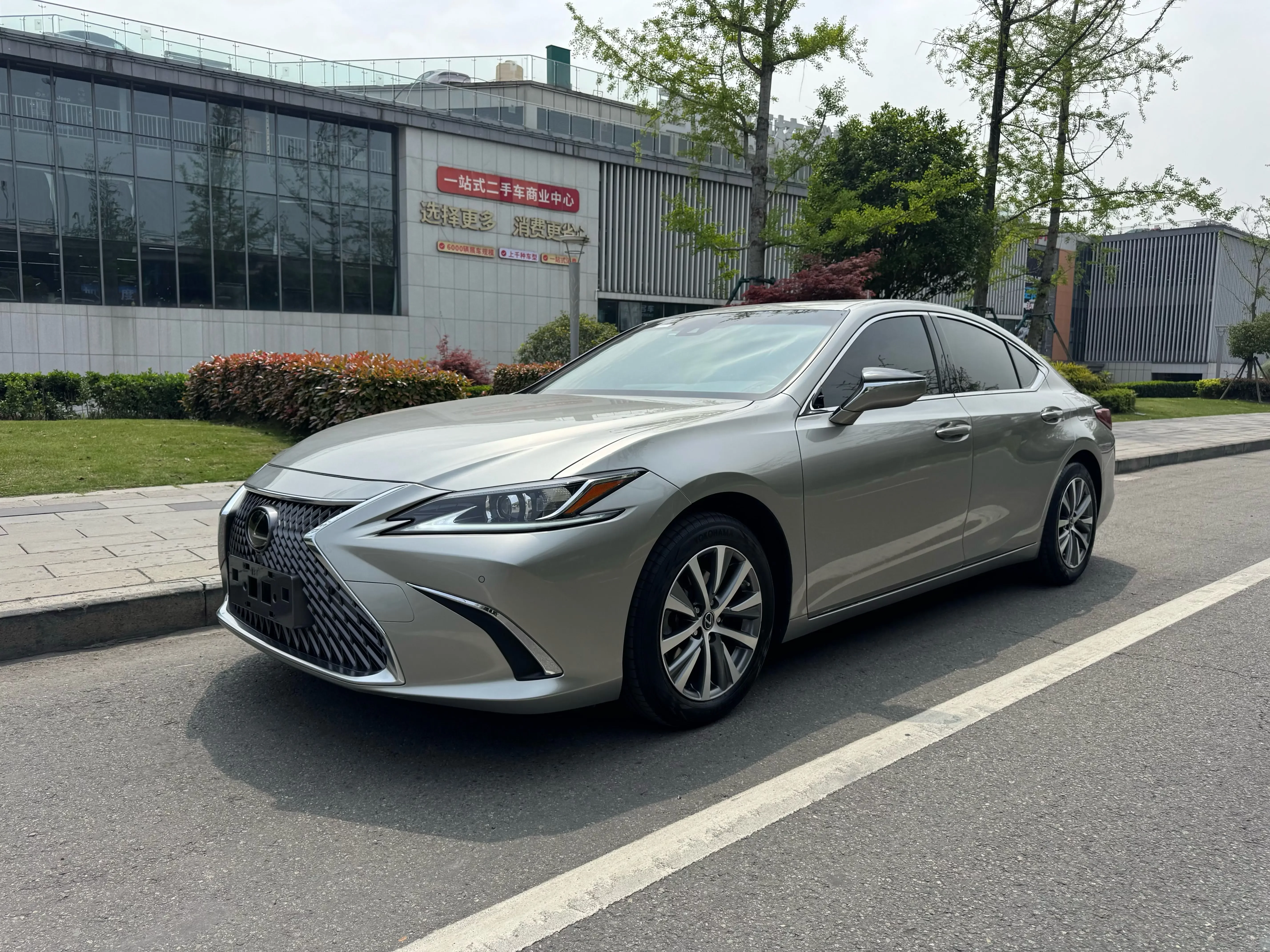 Lexus ES