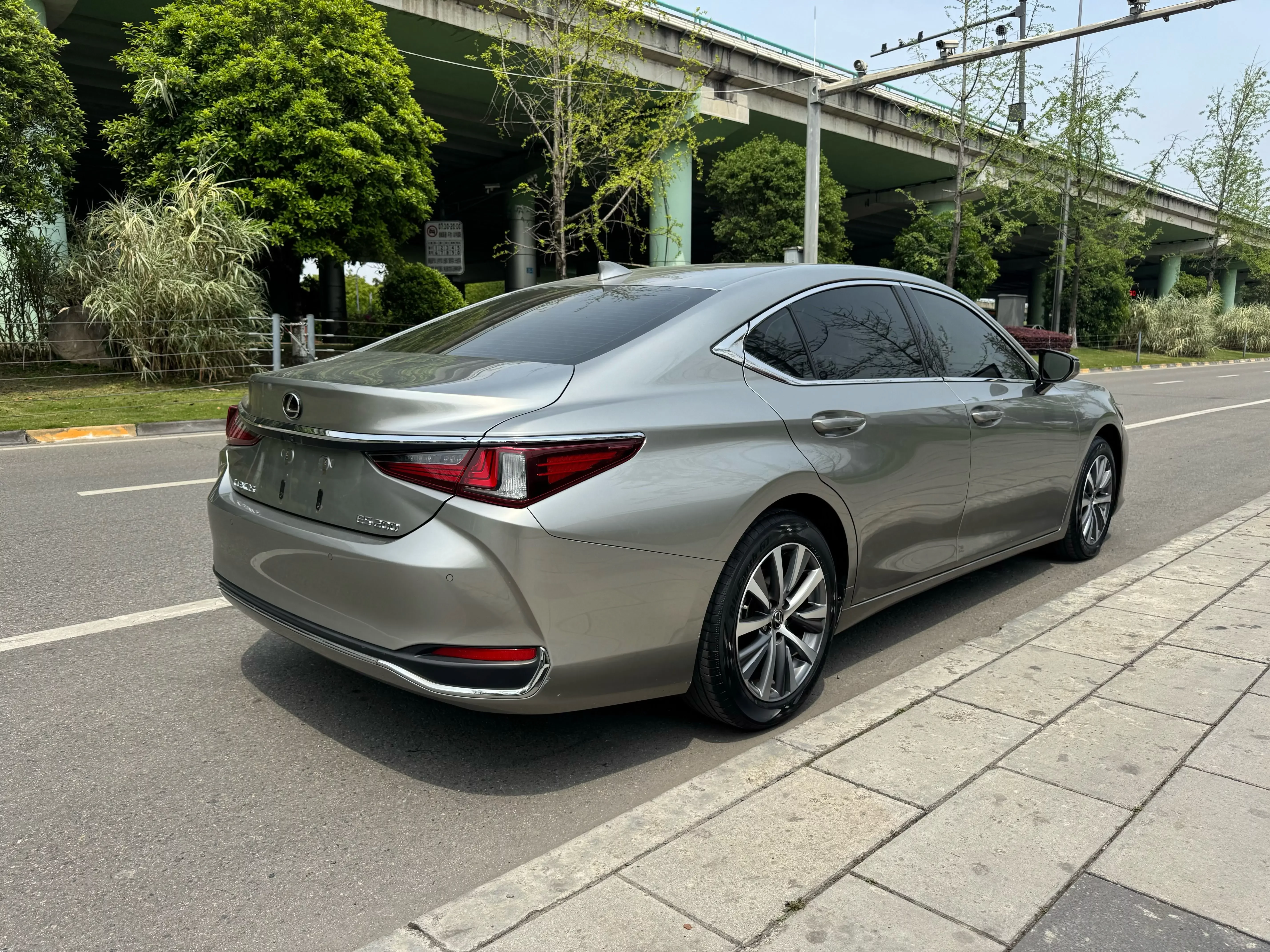 Lexus ES