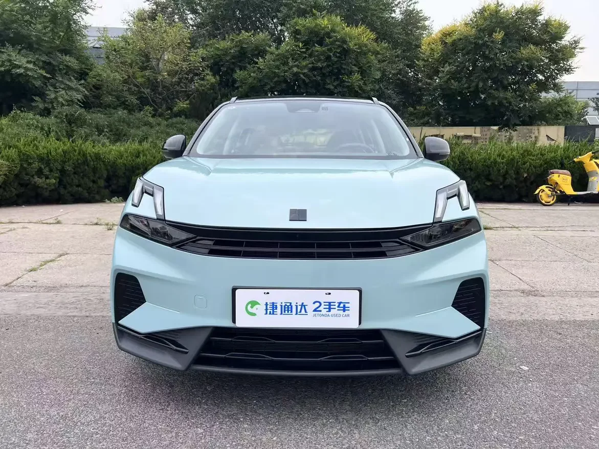 Lynk & Co 06 EM-P